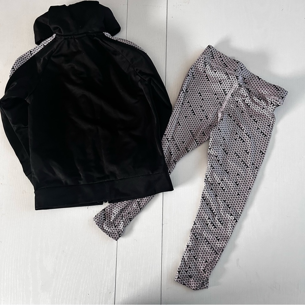 Puma girls geometric Black and pink Jacket and legging tracksuit set Sz 4T - Picture 4 of 4